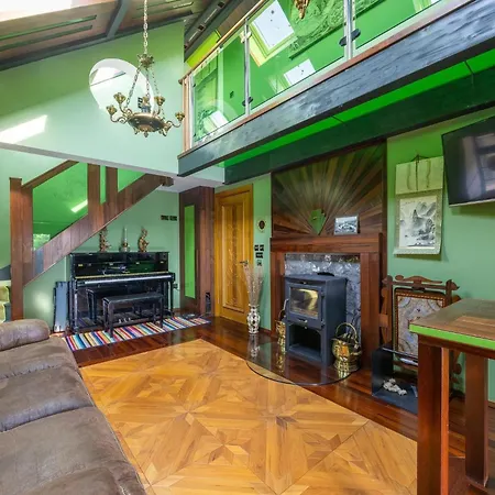 Belmont Deco Noir Penthouse Wellness & Bristol