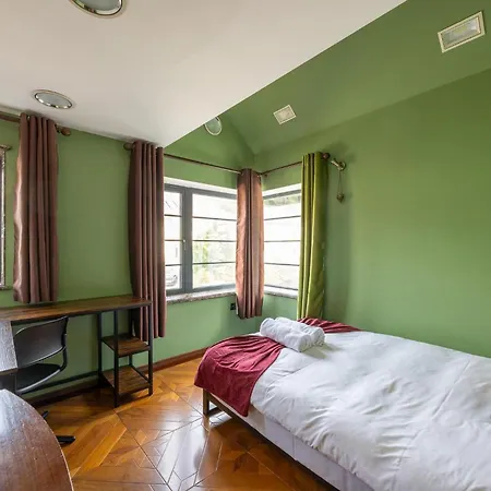 Belmont Deco Noir Penthouse Wellness & *