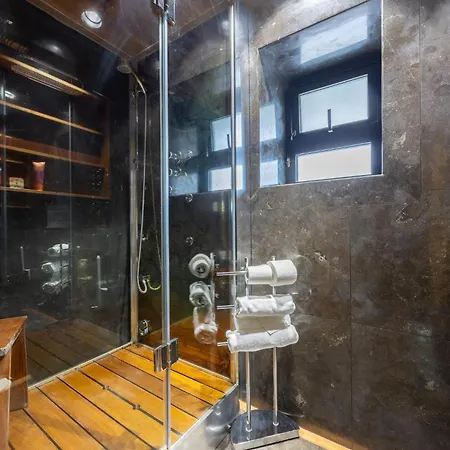 Belmont Deco Noir Penthouse Wellness &