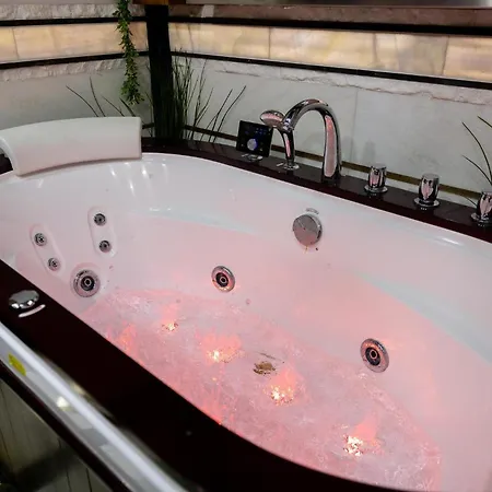 Belmont Deco Noir Penthouse Wellness & *