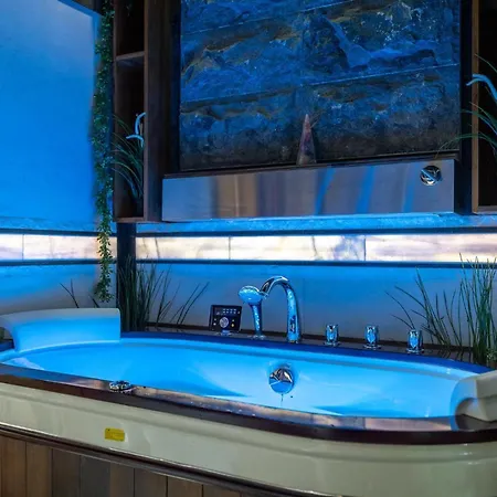 Apartment Belmont Deco Noir Penthouse Wellness &