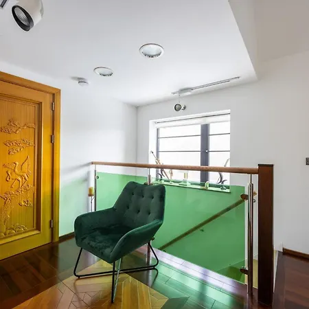 Belmont Deco Noir Penthouse Wellness &