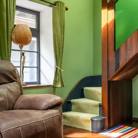Belmont Deco Noir Penthouse Wellness & *