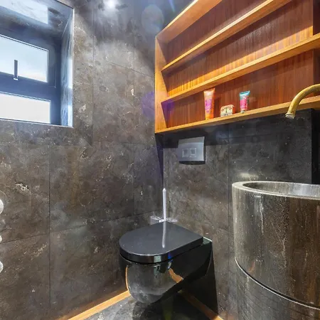 Belmont Deco Noir Penthouse Wellness &