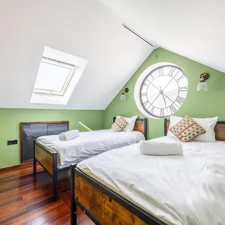 Belmont Deco Noir Penthouse Wellness & Apartment Bristol