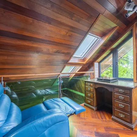 Belmont Deco Noir Penthouse Wellness & Apartment Bristol