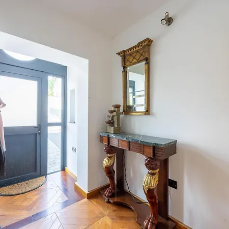 Belmont Deco Noir Penthouse Wellness & *