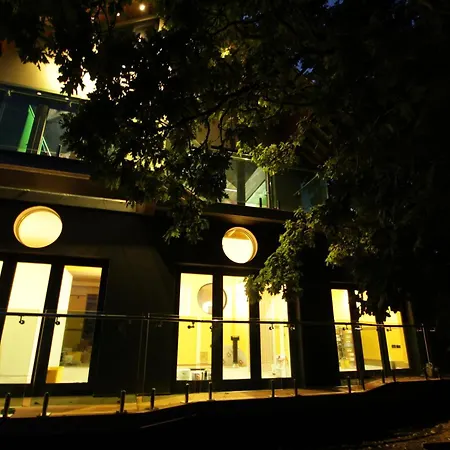 Belmont Deco Noir Penthouse Wellness & Apartment *